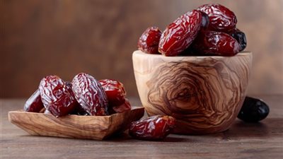 فوائد مذهلة للجسم بعد تناول 3 تمرات يوميا 