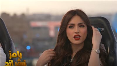 «ياسمين عز» تغني بالصوت الصيفي في برنامج «رامز نيفر إند»
