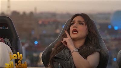فنانة شهيرة تهاجم ياسمين عز بسبب عمليات التجميل: «الشعب كله عارف لونك»