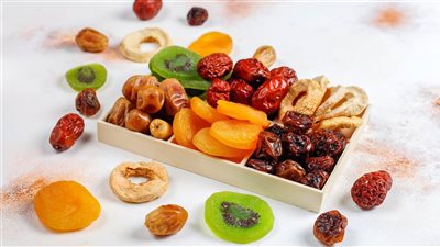 «الفواكه المجففة» البديل الصحي للحلويات في شهر رمضان