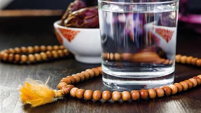 آلام الرأس أثناء الصيام قد تنذر بإصابتك بـ«التسمم المائي»