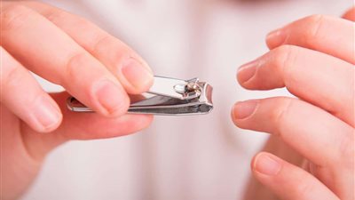 فقه المرأة في رمضان| هل يفسد قص الأظافر الصيام؟ «الإفتاء» تجيب