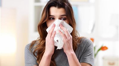 «في موسمها» طبيب يوضح الفرق بين الحساسية والإصابة بكورونا