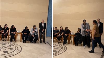 «بكاء وحزن» اللحظات الأولى من عزاء شيرين الطحان بمسجد فاطمة الشربتلي