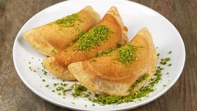 حلويات رمضان 2023| طريقة عمل القطايف بالكاسترد