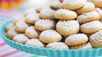 بينها «الكحك» أطعمة ابتعدي عنها في العيد لو مريضة كوليسترول