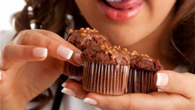 أبرزها «التجاعيد» 4 أضرار تصيبك عند الإفطار على البيتي فور في العيد