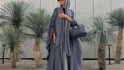 إطلالة العباية لخروجات مميزة وإضفاء لمسة جمالية