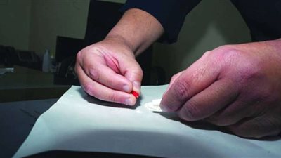 «منشط جنسي وقميص نوم»| خطة شيطانية للتخلص من الزوج المسن بمساعدة العشيق