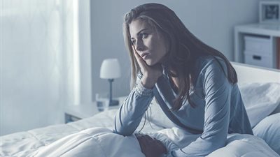 «الأمهات الأكثر إصابة به» أسباب وطرق علاج النوم المتقطع