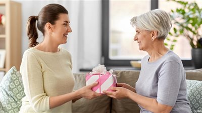 جوزك في العيد| «بالذوق كده» 5 أفكار تكسبي بيها قلب حماتك بهدية مميزة 