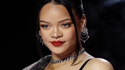 ريهانا ترتدي أغرب فستان زفاف (صور)