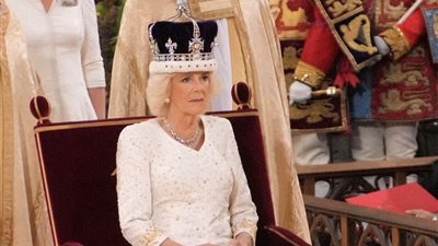 بتاج عمره 112 عامًا والصولجان| تتويج «كاميلا» ملكة المملكة البريطانية رسميًا