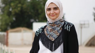 المهندسة الكويتية فاطمة الزلزلة صاحبة مشروع تحويل النفايات إلى نباتات