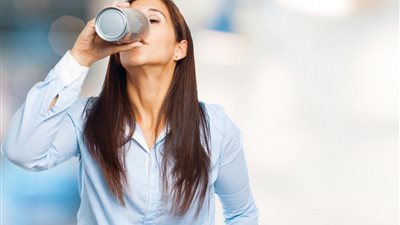 طبيب يكشف تأثير مشروبات الطاقة وعلاقتها بمخاطر القلب