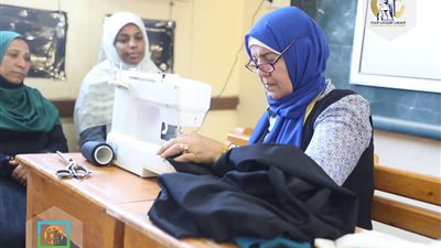 «القومي للمرأة» ينظم دورات تدريبية لتفصيل الملابس الفرعونية وإعداد الولائم