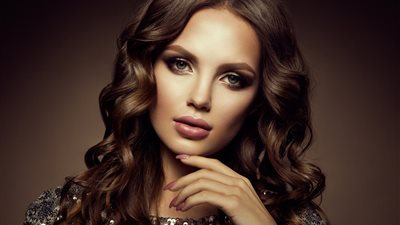 6 وصفات منزلية غير مكلفة لتفتيح الشفاه الداكنة