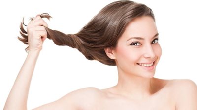 وصفات طبيعية سهلة وعلاج بالتغذية لتساقط الشعر