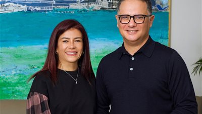 حكاية بنات شريف عامر وسبب عدم تحدثهن بالعربية «بعد مكالمة عادل إمام»