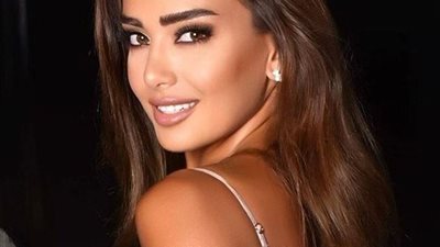 الإعلامية اللبنانية جيسيكا عازار تكشف عن وجه طفلها لأول مرة.. وهكذا علقت