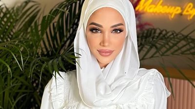 ليا حمزة تخلع الحجاب على الهواء بعد أداء العمرة