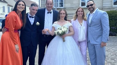 هنادي مهنا بإطلالة رقيقة في حفل زفاف خالتها بفرنسا (صور)