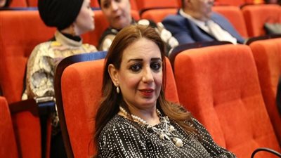 رانيا يحيى تسلط الضوء على مبدعات الفن التشكيلي وأمنياتها لهن