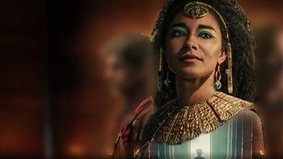 «تلقيت تهديدات بالقتل» أول رد من الممثلة التي تجسد الملكة كليوباترا في وثائقي نيتفلكس