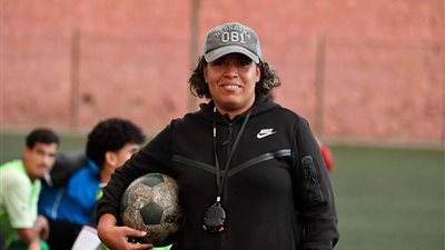 حسناء الدومي| أول مدربة مغربية لفريق رجالي لكرة القدم (صور)