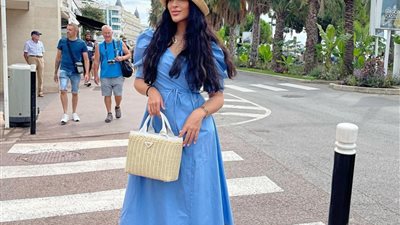 قصات فساتين تخفي بروز البطن لموضة صيف 2023