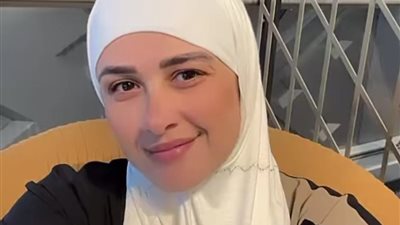 ياسمين عبدالعزيز بالحجاب: ربنا يكتبها لكل مشتاق (فيديو)