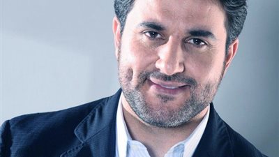 ملحم زين يهدي أغنية «قمر حزيران» لولي العهد الأردني وعروسه