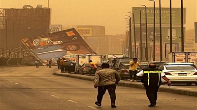 طقس الخميس| عاصفة تضرب القاهرة وسقوط لافتات وكثافات مرورية