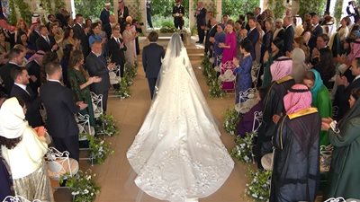 الصور الأولى من عقد قران ولي عهد الأردن الأمير الحسين على رجوة السيف