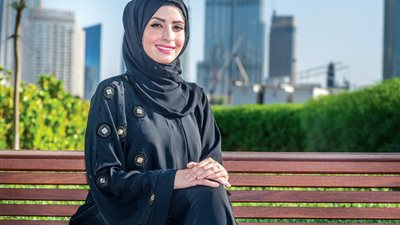 كيف تبدو المرأة السعودية «تحت العباءة» حاليًا؟ «كتاب يجيب»