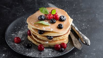 طريقة عمل بان كيك بالفواكه الاستوائية لفطور شهي ولذيذ