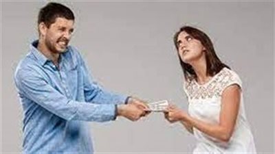 قواعد اتيكيت التعامل بين الزوجين «اصرفي على قد إمكانياته»