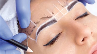 المفتي: عمليات التجميل لرفع الحواجب جائزة بهذه الشروط