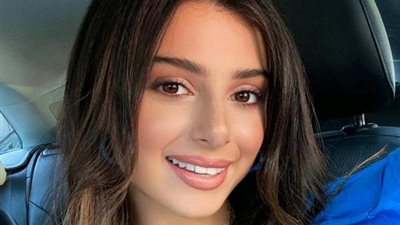 ماريتا الحلاني تحتفل بليلة الحنة ووالدها عاصي يرقص الدبكة (فيديو)