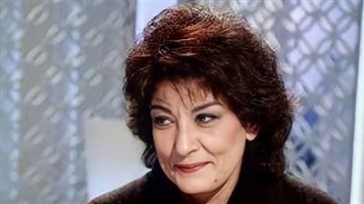 سماح أنور تجذب أنظار الجمهور بإطلالات غريبة