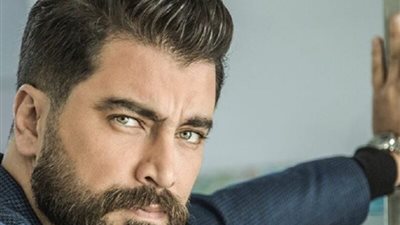 معتصم النهار يهاجم نضال الأحمدية بعد تصريحاتها عن السوريين: معتوهة