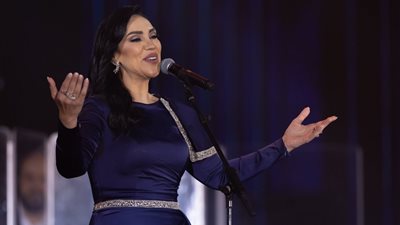 مي فاروق تنهار من البكاء بعد هدية تركي آل الشيخ (فيديو)