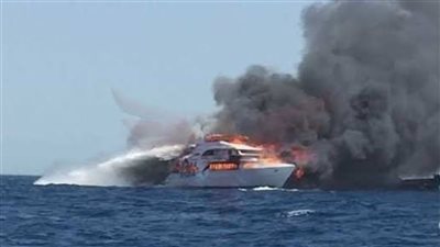 مفاجأة وراء سبب اندلاع حريق مركب مرسى علم بالبحر الأحمر (فيديو)