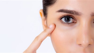 8 مكونات ضارة بأسفل عينيكِ تسبب تهيج البشرة
