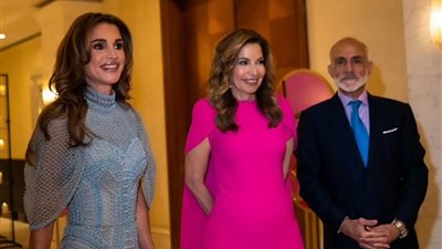الملكة رانيا بإطلالة ساحرة في حفل لجمع التبرعات