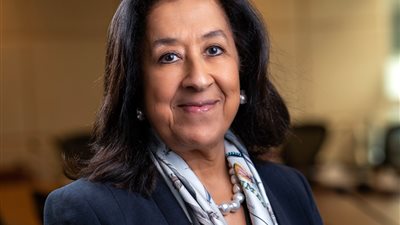 لبنى العليّان أول سعودية تشغل منصب مديرة بنك