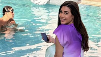 صور ياسمين صبري ومحمد إمام في حمام السباحة تشعل السوشيال ميديا