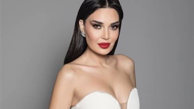 سيرين عبد النور تشع أنوثة في حفل زفاف غنى الغندور (صور)