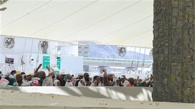 بث مباشر| ضيوف الرحمن يواصلون رمي الجمرات ويختتمون مناسك الحج