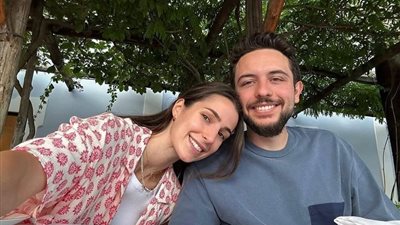 «غير متصنعة» رواد السوشيال ميديا يعلقون على ظهور الأميرة رجوة بعد زفافها (صور)